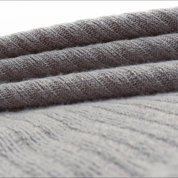 ✨RESTOCKED!! Gray Off The Shoulder Ribbed Top✨ - Picture 5 of 5